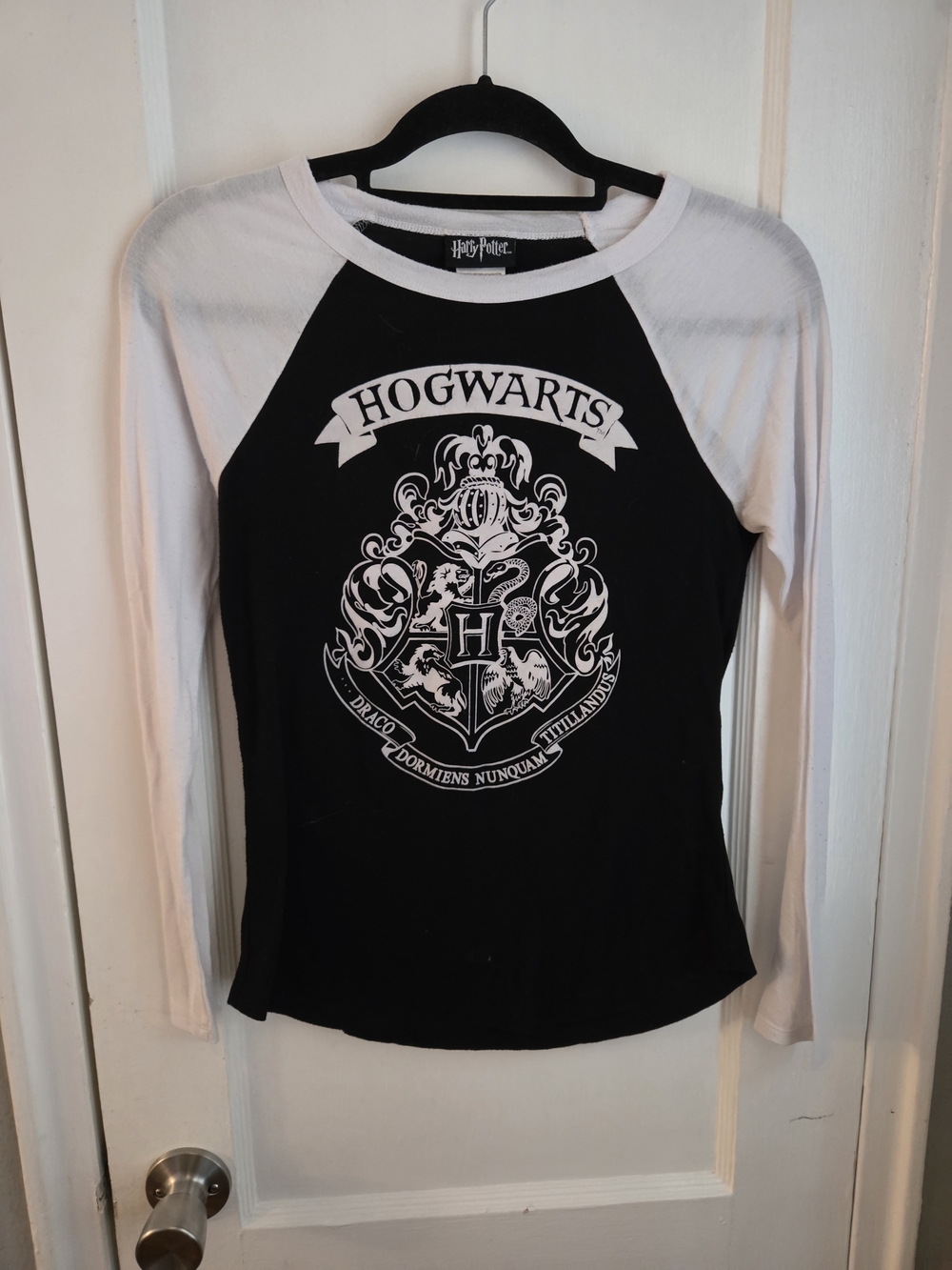 Warner Bros. Kids' Hogwarts Crest Raglan Long-Sleeve Top - Black/White